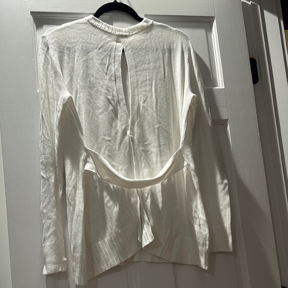 Lululemon Athletica White Women's Top - Picture 2 of 3